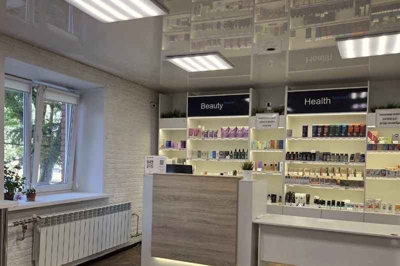 Торговый зал магазина Siberian Wellness на улице Казахстан 70 в Усть-Каменогорске